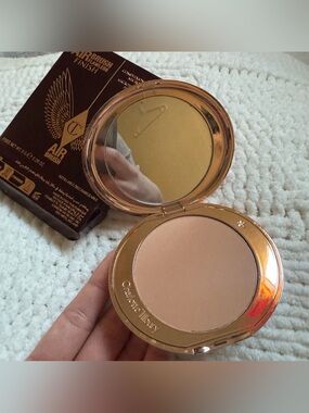 Charlotte Tilbury Airbrush Flawless Finish Powder in Shade 3 Tan
